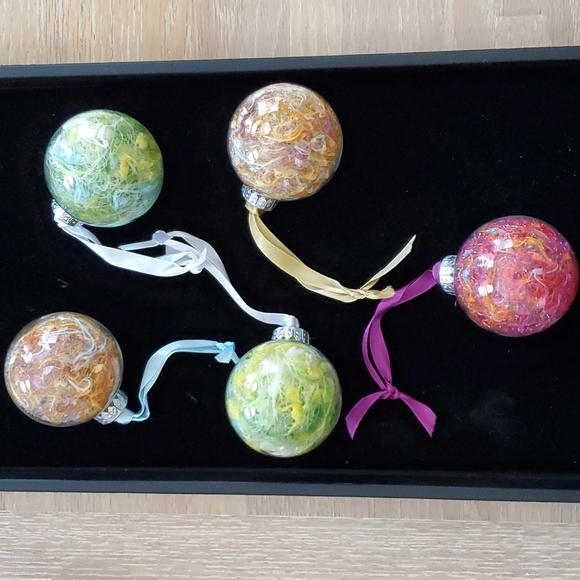 New, Set of 5 Glass Ornaments - Picture 1 of 3